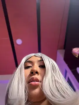 emilysofiia online show from April 2026 09:05:01 PM