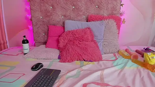 Mila grace  online show from October 2025 06:38:02 PM