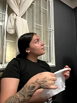 Alyha Cortes online show from December 2025 01:18:01 PM