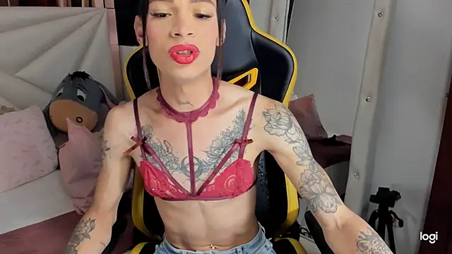 Snapshot of sara_slut21 chatting on December 2024 05:44:01 AM sara slut21 online show from December 2024 05:44:01 AM