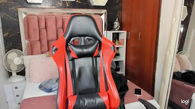 Snapshot of sara_slut21 chatting on January 2025 09:34:01 PM sara slut21 online show from January 2025 09:34:01 PM