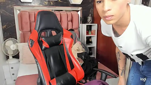 Snapshot of sara_slut21 chatting on January 2025 07:29:01 PM sara slut21 online show from January 2025 07:29:01 PM