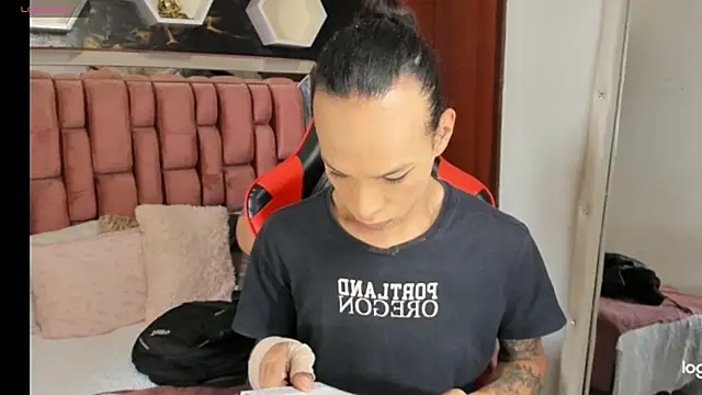 Snapshot of sara_slut21 chatting on January 2025 07:53:01 PM sara slut21 online show from January 2025 07:53:01 PM