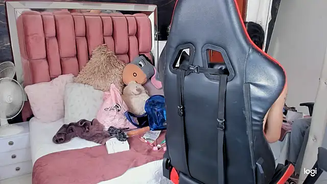 Snapshot of sara_slut21 chatting on February 2025 08:31:01 PM sara slut21 online show from February 2025 08:31:01 PM