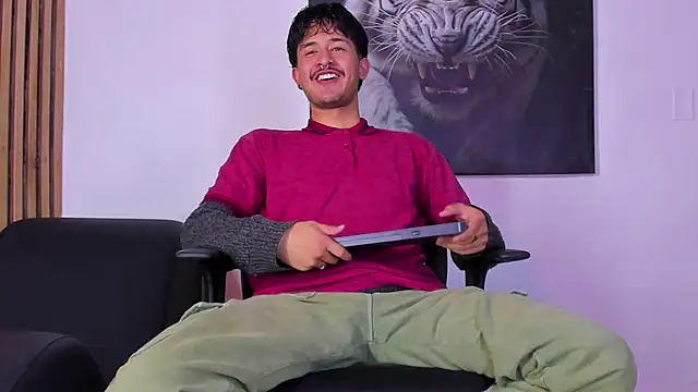 DimitriDeluxe online show from September 2025 07:48:01 PM