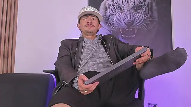 DimitriDeluxe online show from September 2025 11:48:01 AM