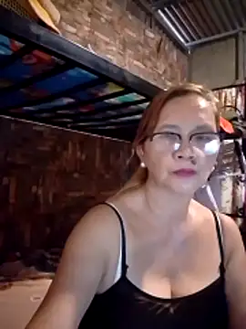 Snapshot of SexyHottMom chatting on June 2026 06:43:02 AM SexyHottMom online show from June 2026 06:43:02 AM
