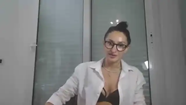 Snapshot of Vanis92 chatting on May 2026 10:01:01 AM Vanis92 online show from May 2026 10:01:01 AM