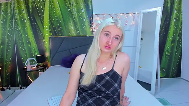 HollyTailors online show from September 2025 05:34:02 AM