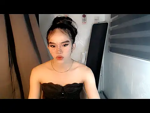 LauraSoHot online show from November 2025 12:49:02 PM