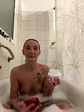 Emilia Mausi online show from December 2025 07:54:02 PM