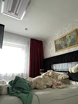 Emilia Mausi online show from March 2026 12:33:01 PM