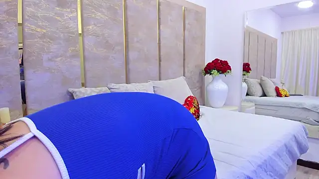 MiaWelkin online show from September 2025 12:15:01 PM