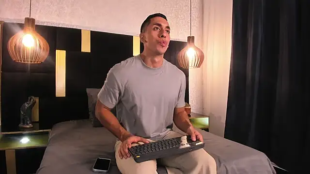 Lucio  Fox online show from April 2026 12:14:02 PM