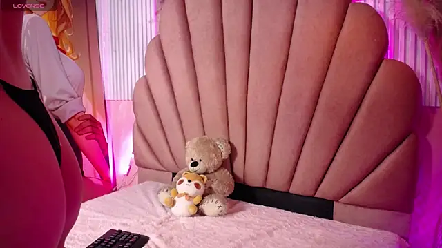 Pink Suni online show from October 2025 06:52:02 PM