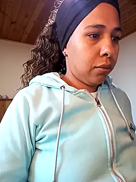 IVONNE COLLINS33 online show from February 2026 10:58:01 PM