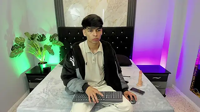 OnlyJos online show from October 2025 01:54:01 PM