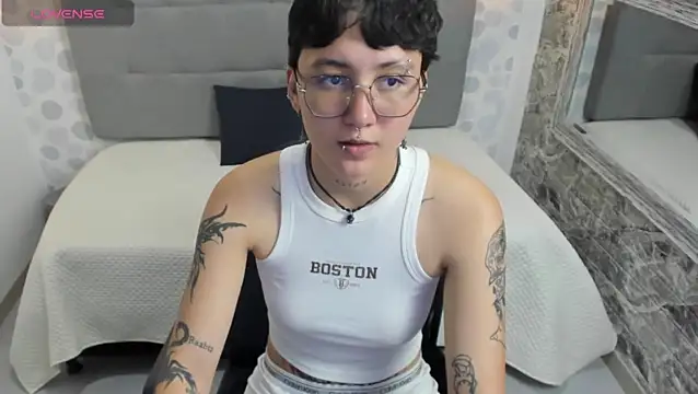 emahills  axelrose online show from September 2025 08:19:01 PM