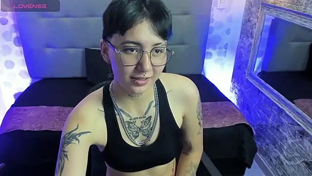 emahills  axelrose online show from September 2025 08:33:01 PM