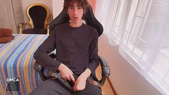 Nude Boy18 online show from October 2025 08:29:01 PM