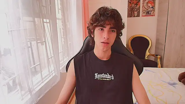 Nude Boy18 online show from October 2025 03:45:02 PM