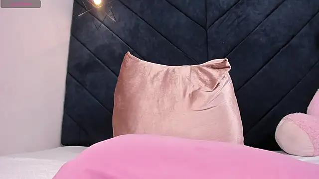 momo ayasse online show from February 2026 04:09:01 AM