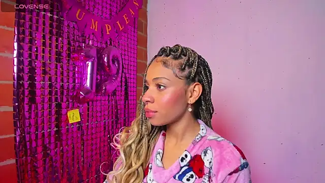 yumi hanna online show from October 2025 12:07:01 AM