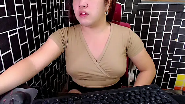 Snapshot of xUrDreamSlutWhore chatting on September 2025 02:11:02 AM xUrDreamSlutWhore online show from September 2025 02:11:02 AM