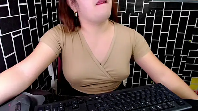 Snapshot of xUrDreamSlutWhore chatting on September 2025 03:56:01 PM xUrDreamSlutWhore online show from September 2025 03:56:01 PM