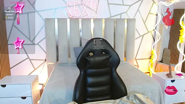 CYRUS TAY online show from December 2025 12:33:02 PM