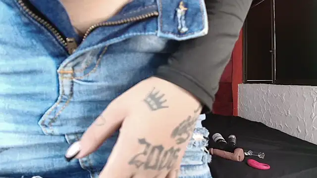 LilithVibe  online show from February 2026 03:55:01 PM