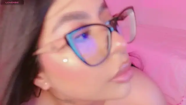 Snapshot of SophiieEvanss chatting on July 2026 03:33:02 AM SophiieEvanss online show from July 2026 03:33:02 AM