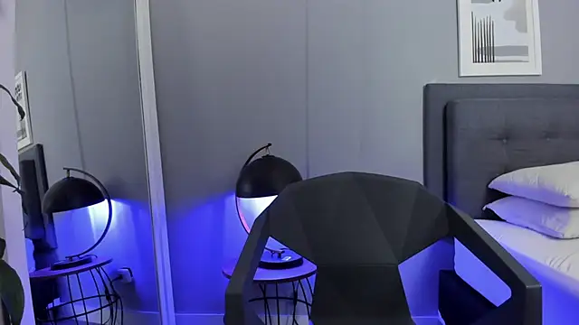 Snapshot of Tylerffoxx chatting on November 2025 08:08:01 PM Tylerffoxx online show from November 2025 08:08:01 PM