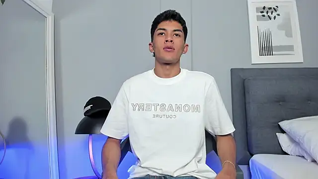 Tylerffoxx online show from November 2025 09:02:01 PM