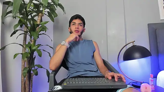 Tylerffoxx online show from July 2026 10:26:01 PM