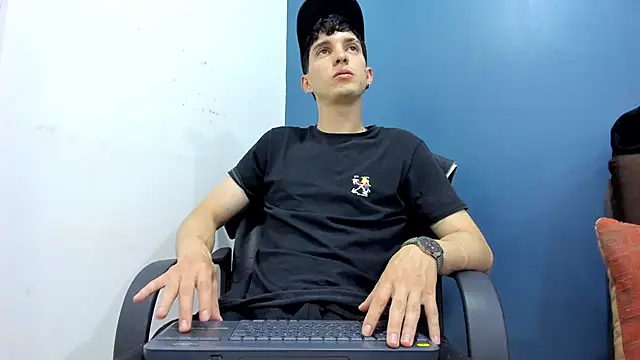 Jheampiiero online show from February 2026 09:10:01 PM