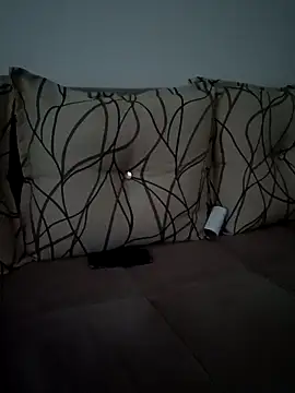 Snapshot of OGUZOZAN chatting on September 2025 04:18:02 AM OGUZOZAN online show from September 2025 04:18:02 AM