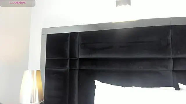 CarolineLee  online show from February 2026 10:44:01 PM