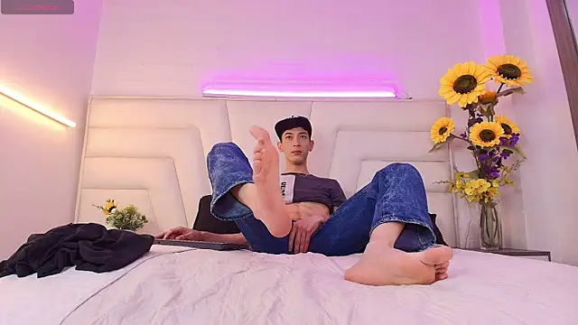 Ashton Myers online show from October 2025 08:40:02 PM