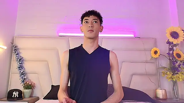 Ashton Myers online show from October 2025 07:48:01 PM