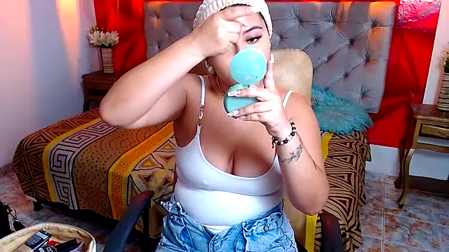 Snapshot of IsabellaaSweet chatting on October 2025 12:47:01 PM IsabellaaSweet online show from October 2025 12:47:01 PM