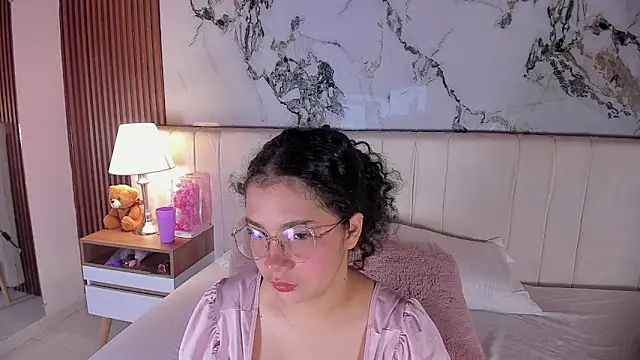 Snapshot of LunaRosse_ chatting on May 2026 10:31:01 AM LunaRosse online show from May 2026 10:31:01 AM