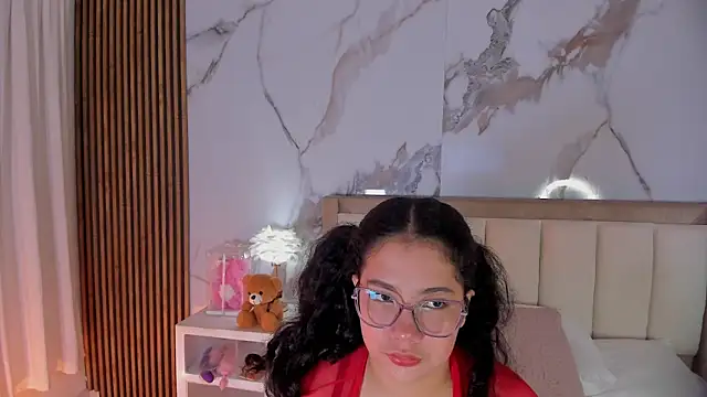 Snapshot of LunaRosse_ chatting on July 2026 11:45:02 AM LunaRosse online show from July 2026 11:45:02 AM