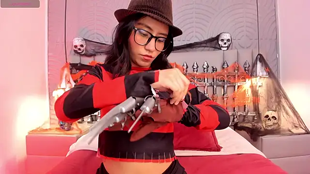 eviegothel  online show from October 2025 08:32:01 PM