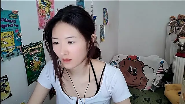 Snapshot of Moonlight-23 chatting on September 2025 06:51:02 AM Moonlight-23 online show from September 2025 06:51:02 AM