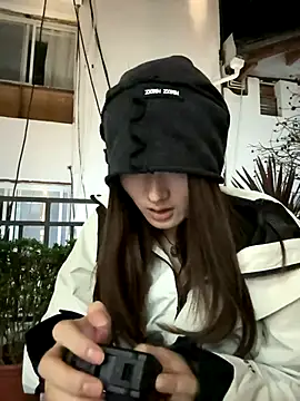 Snapshot of Moonlight-23 chatting on November 2025 01:22:01 PM Moonlight-23 online show from November 2025 01:22:01 PM