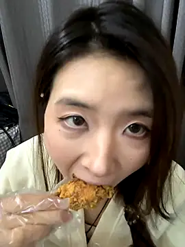 Snapshot of Moonlight-23 chatting on November 2025 02:35:01 PM Moonlight-23 online show from November 2025 02:35:01 PM