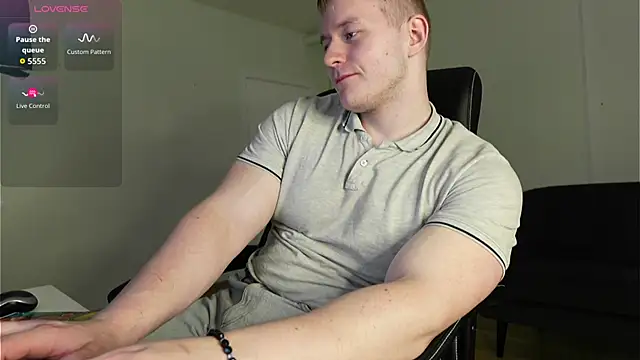 Snapshot of Richard_Dullas chatting on June 2026 06:53:02 PM Richard Dullas online show from June 2026 06:53:02 PM