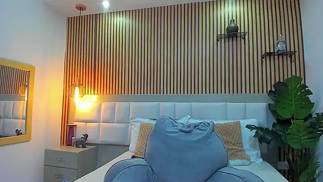 KattyBonnie online show from November 2025 07:37:01 PM