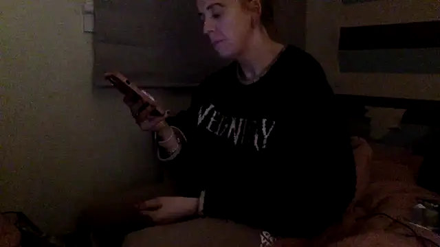 Bellababexox online show from May 2026 11:56:01 PM